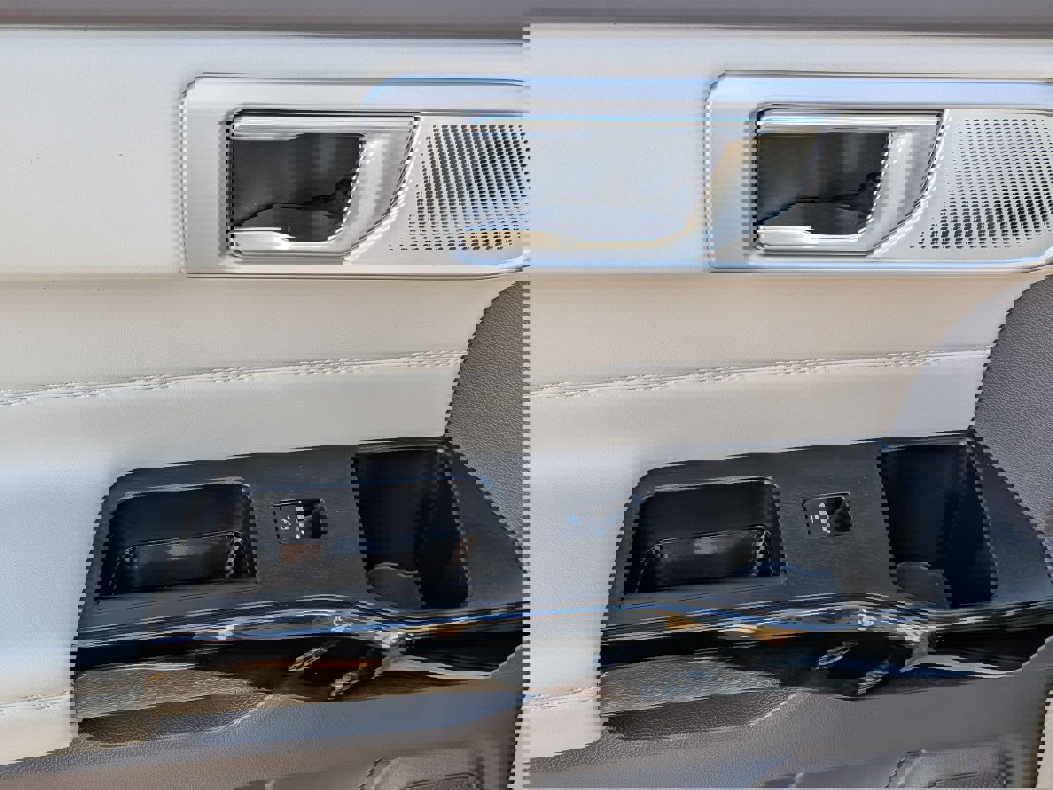 Used 2021 Ford Explorer Platinum w/ Equipment Group 601A image 29