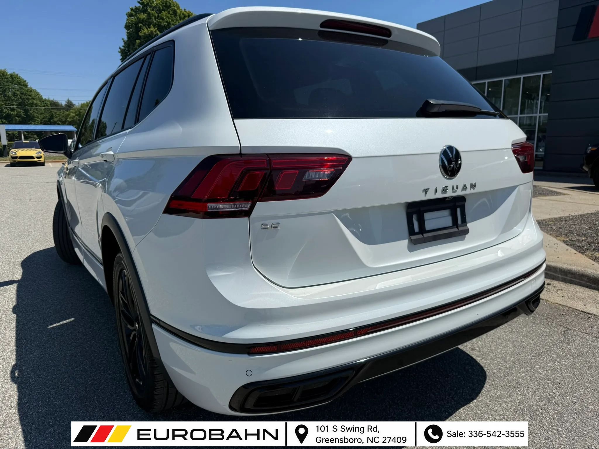 Used 2022 Volkswagen Tiguan SE R-Line FWD image 3