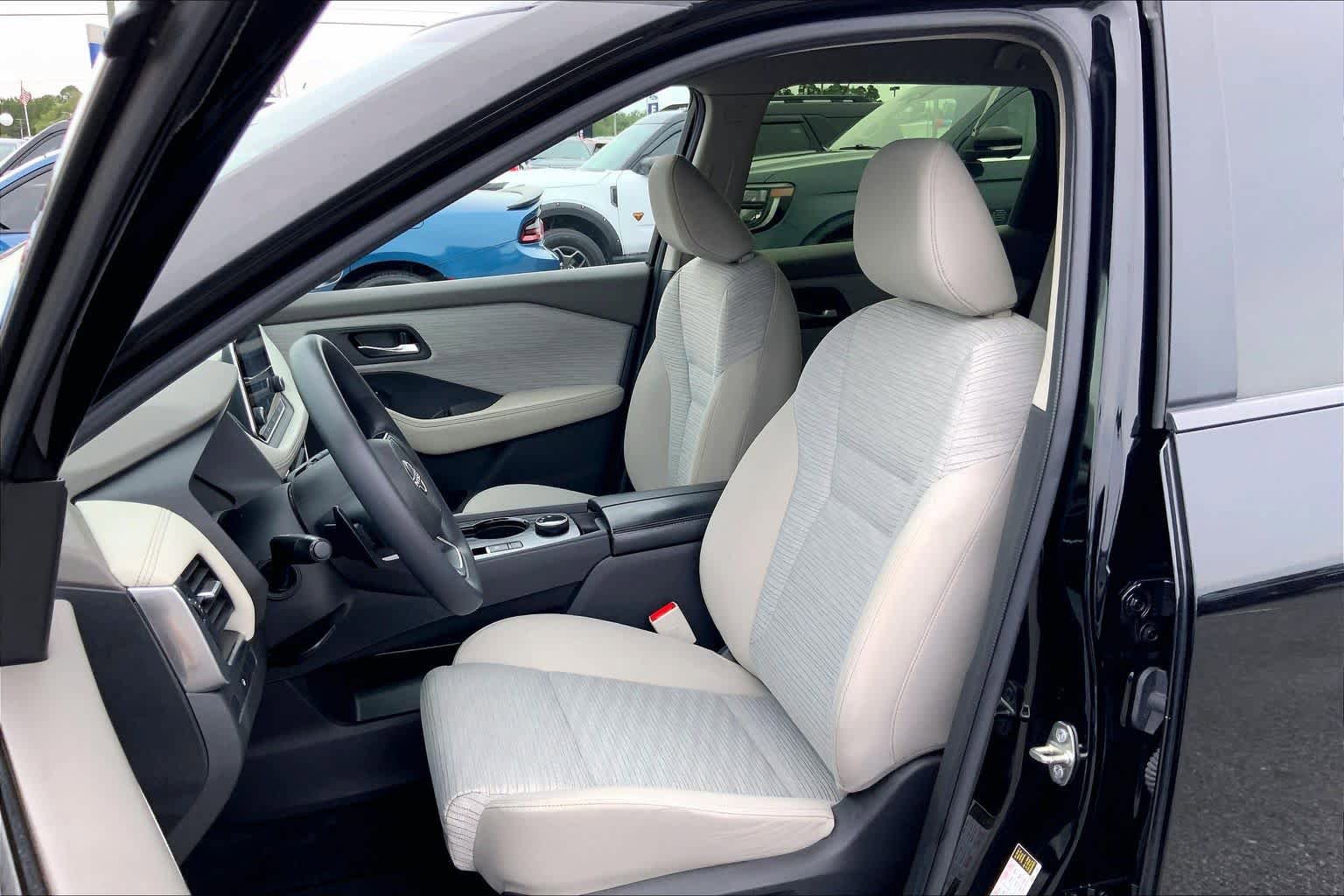 Used 2023 Nissan Rogue SV AWD/4WD image 8