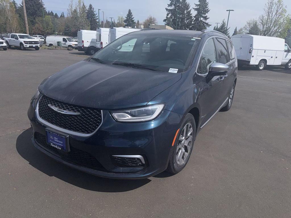 Used 2022 Chrysler Pacifica Pinnacle image 1