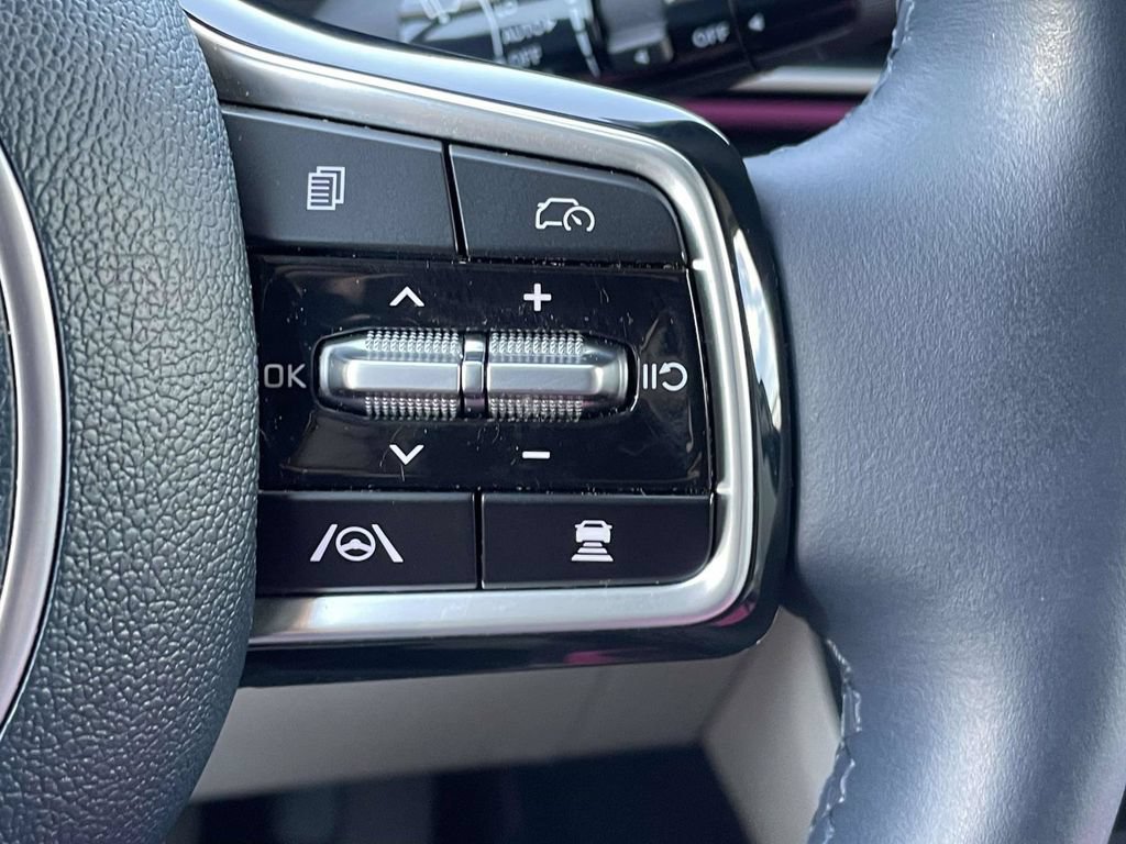 Used 2025 Kia Carnival SX Prestige FWD image 23