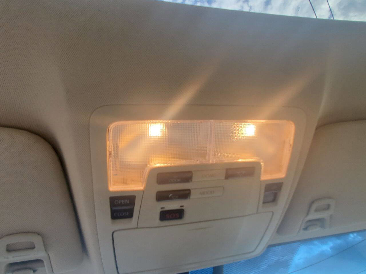 Used 2013 Toyota Avalon Limited image 26