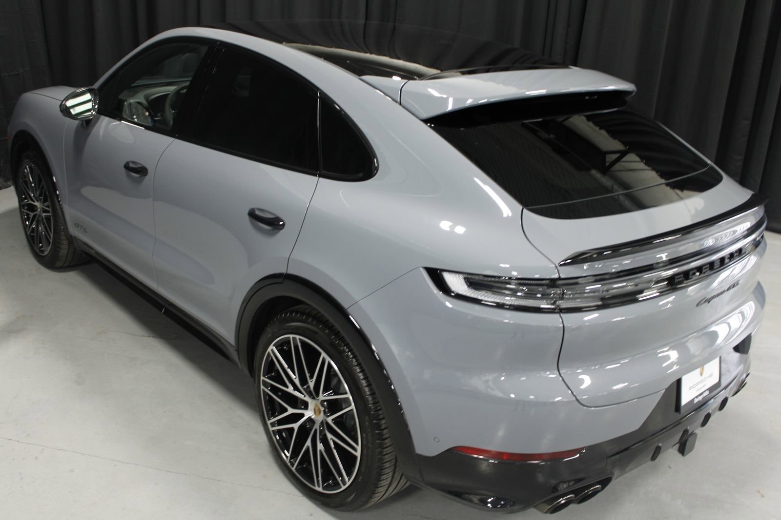 Certified 2025 Porsche Cayenne GTS AWD/4WD image 14
