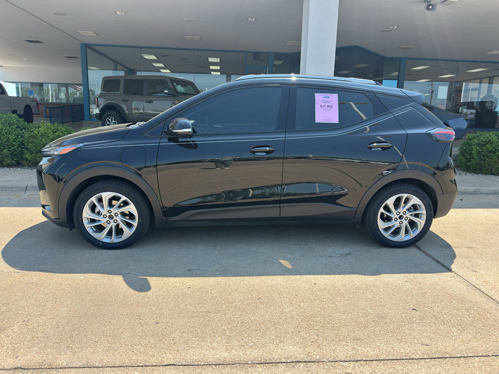 Used 2023 Chevrolet Bolt EUV LT w/ Driver Confidence Package FWD image 4