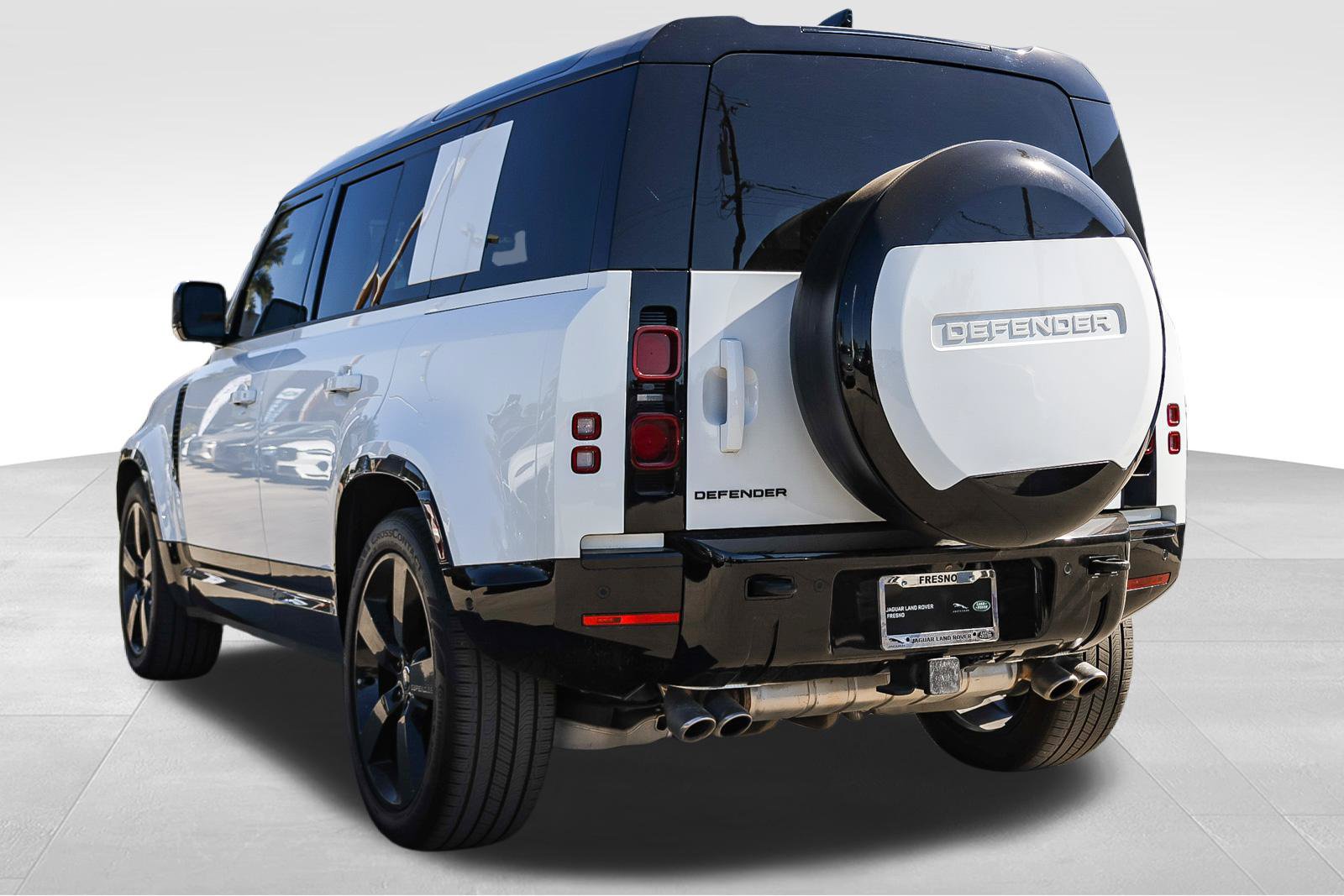 Certified 2025 Land Rover Defender 110 X-Dynamic SE AWD/4WD image 7