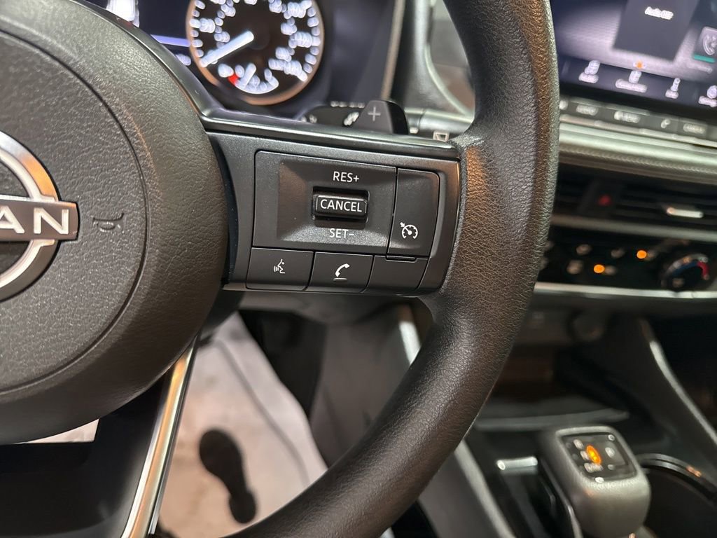 Used 2023 Nissan Rogue S image 18