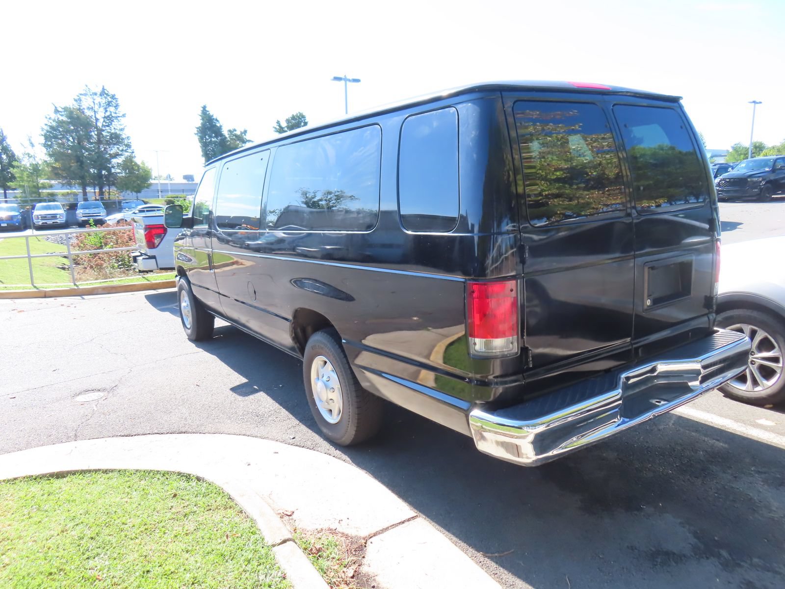 Used 2014 Ford E-350 and Econoline 350 XLT RWD image 7