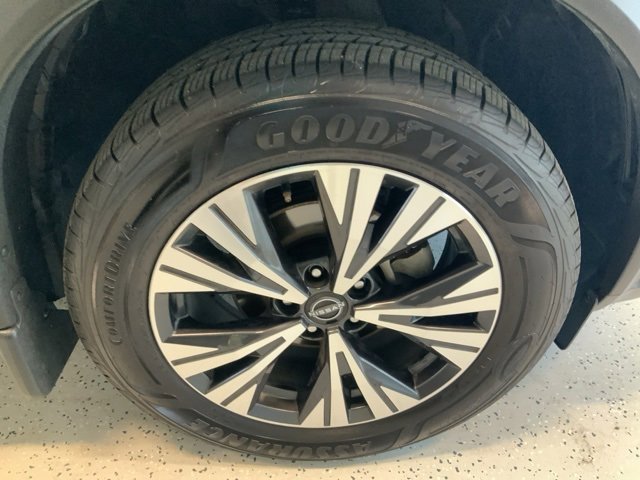 Used 2023 Nissan Rogue SV w/ SV Premium B Package image 10