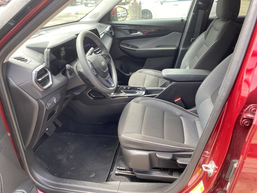 Used 2025 Chevrolet TrailBlazer LT FWD image 17