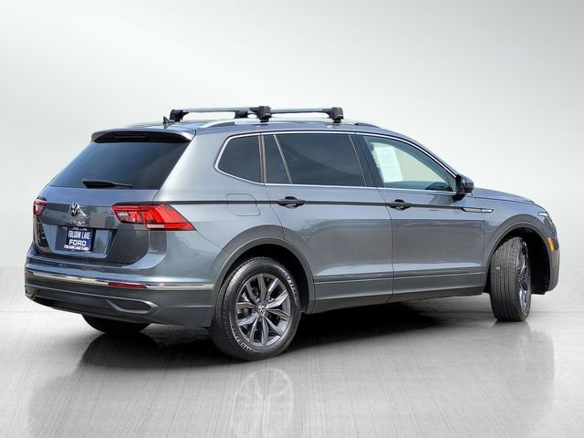 Used 2023 Volkswagen Tiguan SE w/ Panoramic Sunroof Package FWD image 4