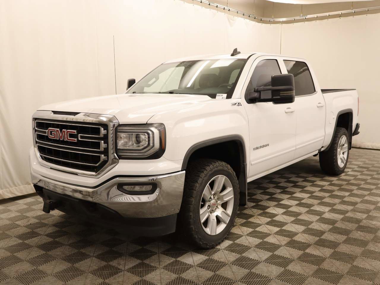 Used 2017 GMC Sierra 1500 SLE w/ SLE Value Package AWD/4WD image 1