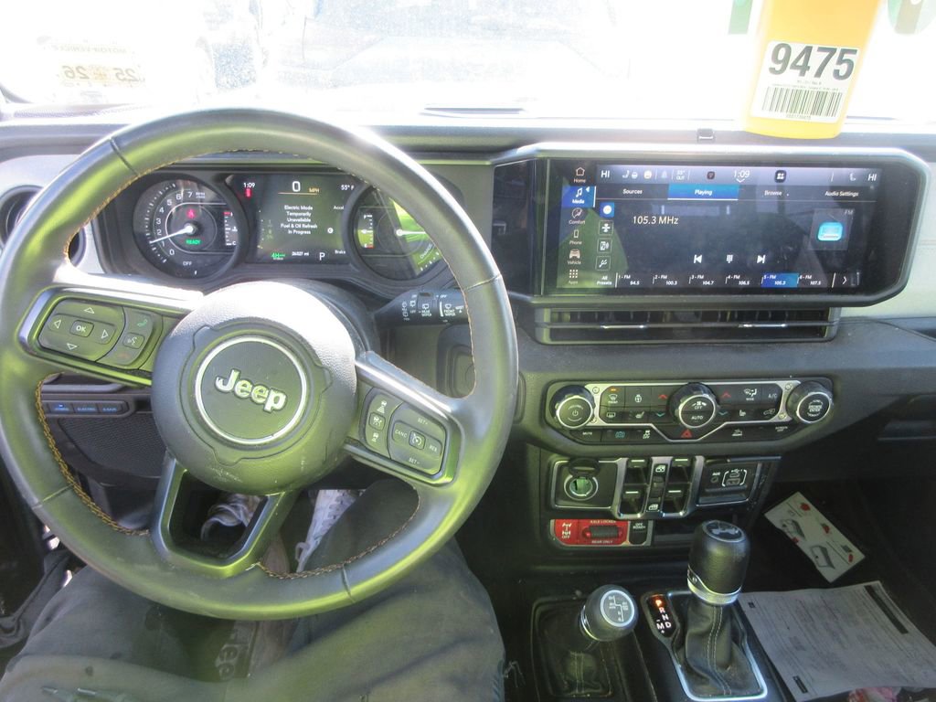Used 2024 Jeep Wrangler Unlimited image 13