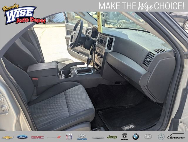 Used 2008 Jeep Grand Cherokee Laredo AWD/4WD image 19