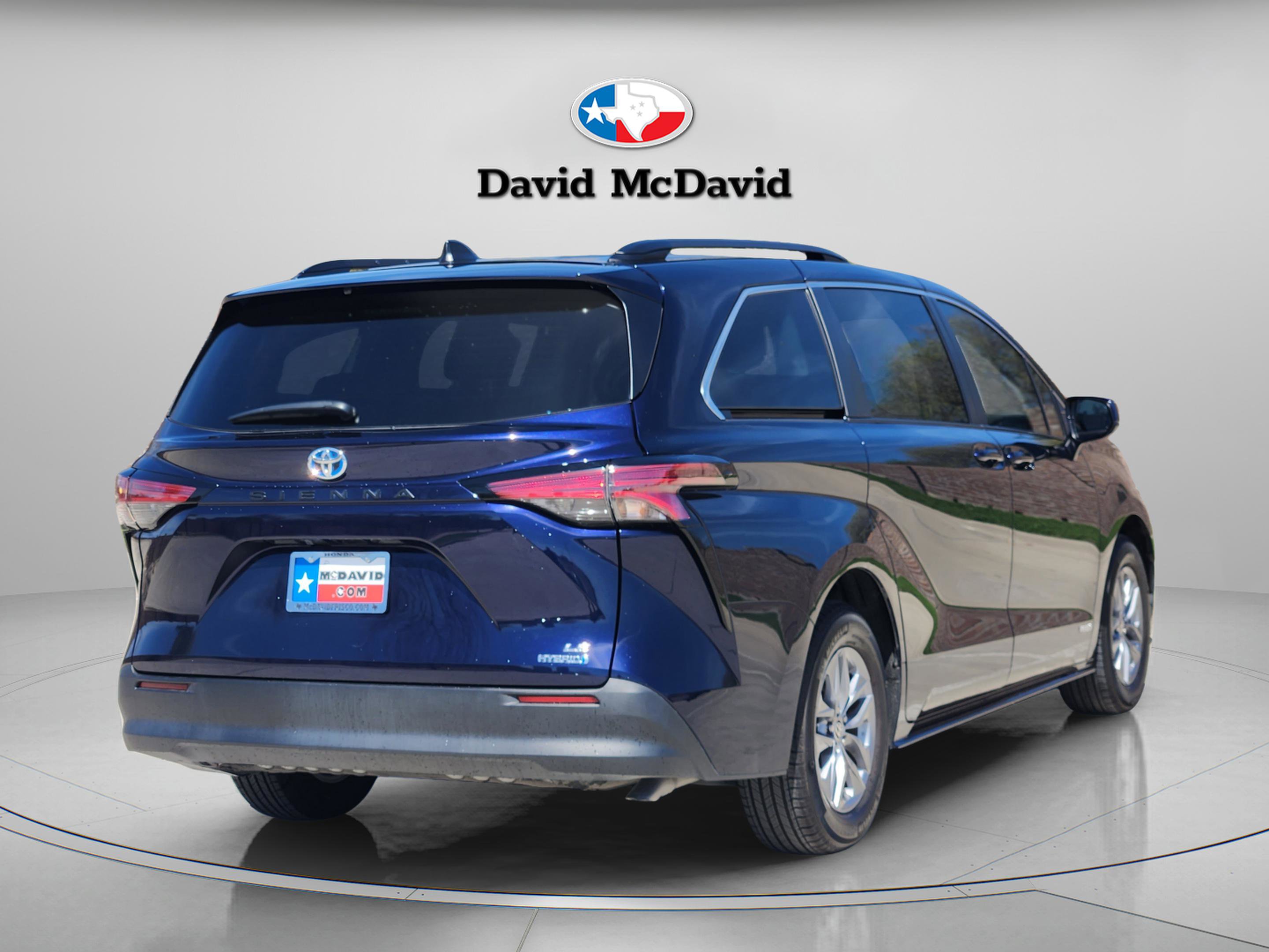 Used 2021 Toyota Sienna LE image 6