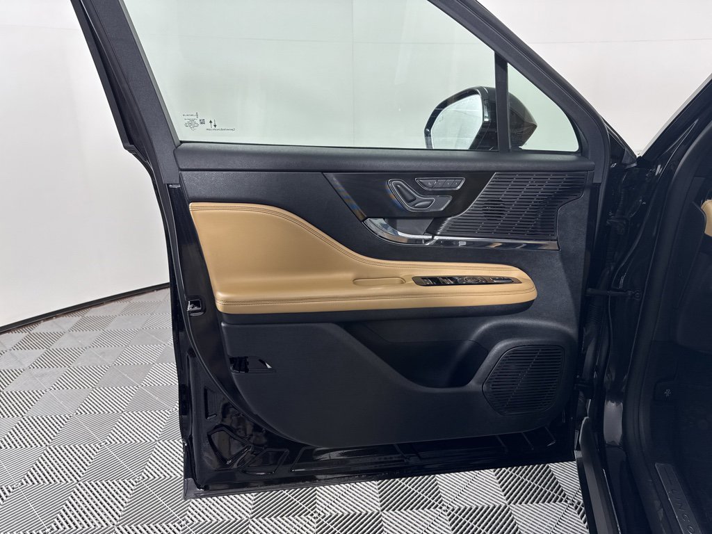 Used 2022 Lincoln Corsair Reserve w/ Equipment Group 201A image 26