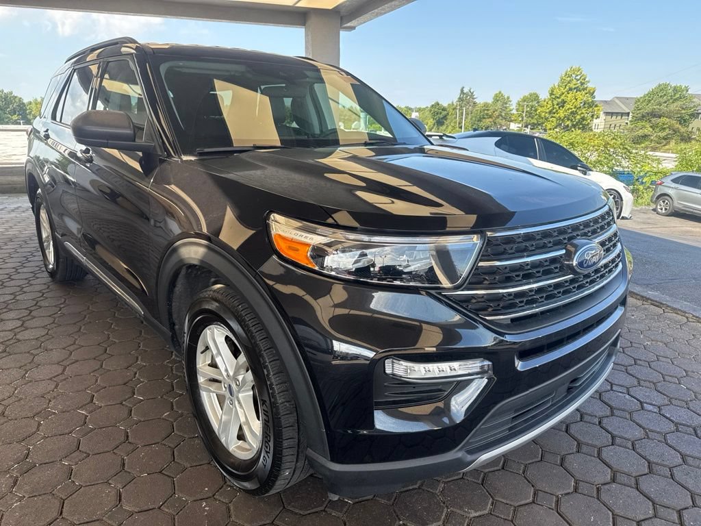 Used 2024 Ford Explorer XLT w/ Equipment Group 202A AWD/4WD image 4