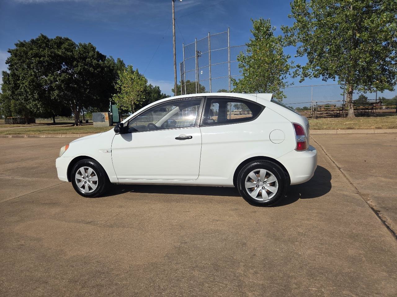 Used 2009 Hyundai Accent GS FWD image 6