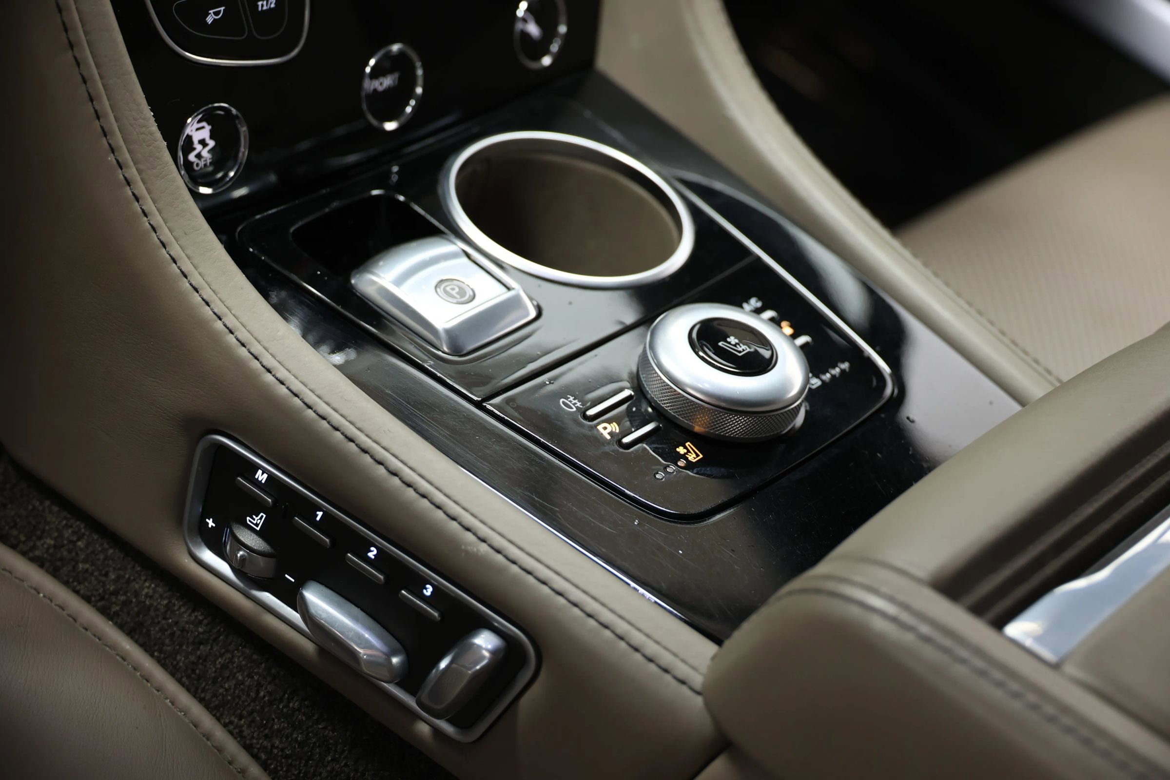 Used 2017 Aston Martin Rapide S image 30