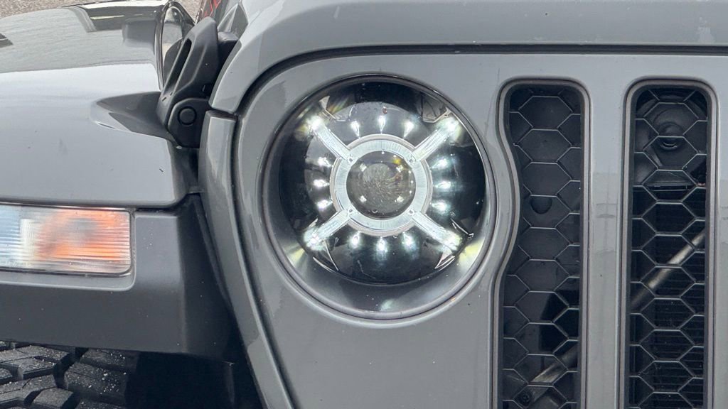 Used 2022 Jeep Gladiator Mojave w/ Cold Weather Group AWD/4WD image 7