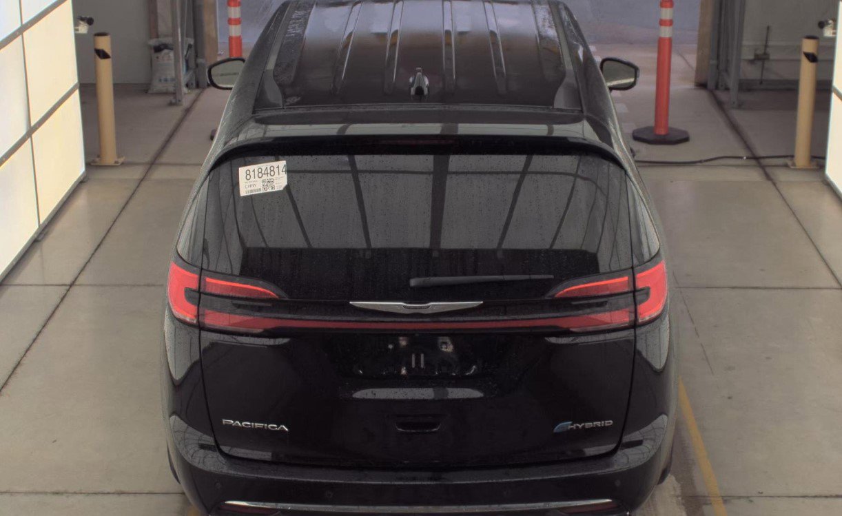 Used 2024 Chrysler Pacifica Limited FWD image 5