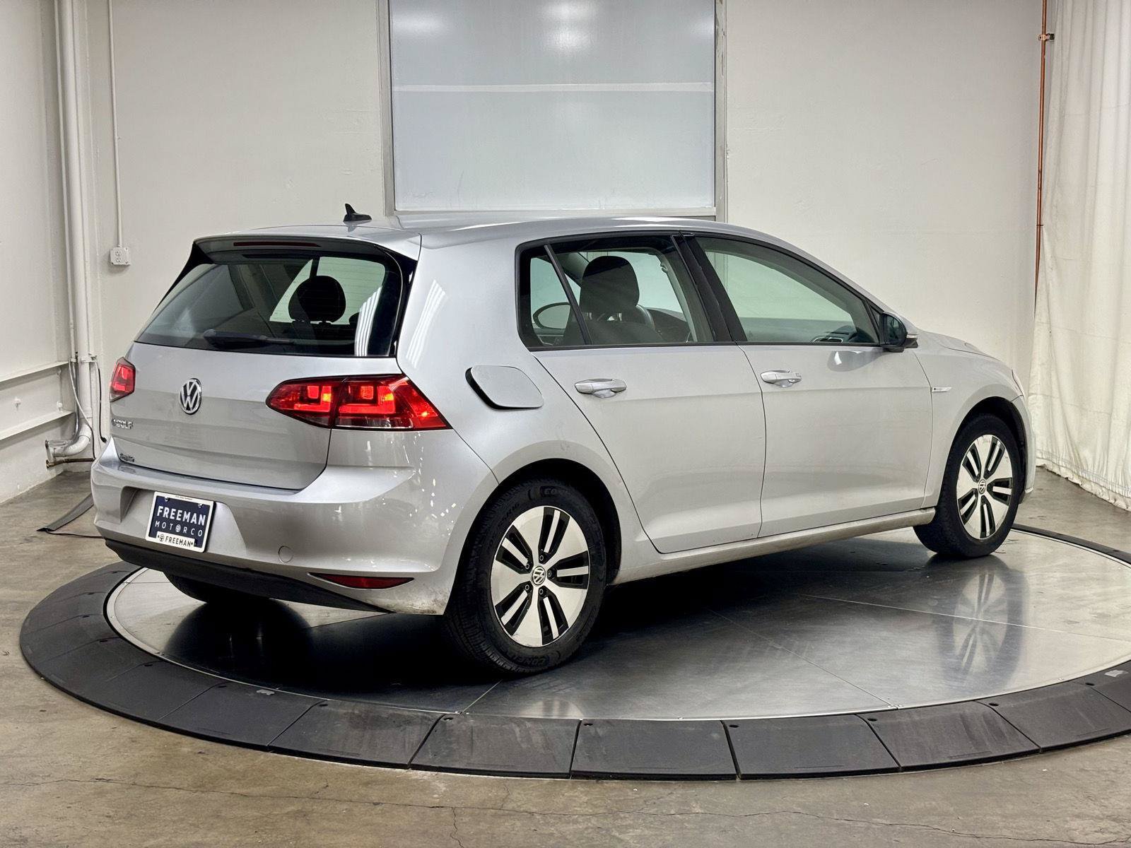 Used 2016 Volkswagen e-Golf SE FWD image 8