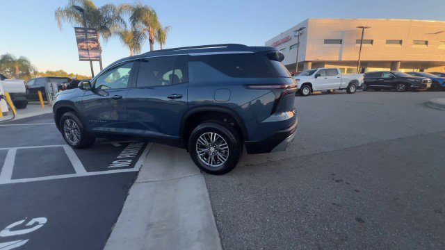 Used 2025 Chevrolet Traverse LT image 6