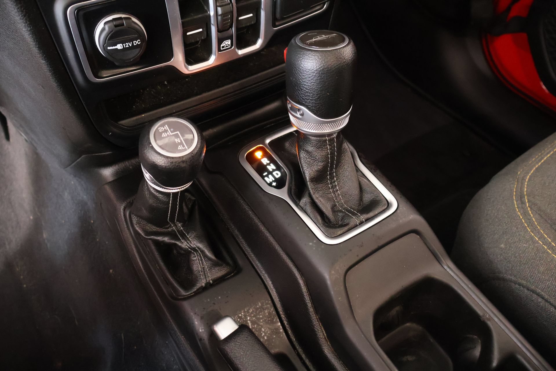 Used 2025 Jeep Gladiator Sport AWD/4WD image 6