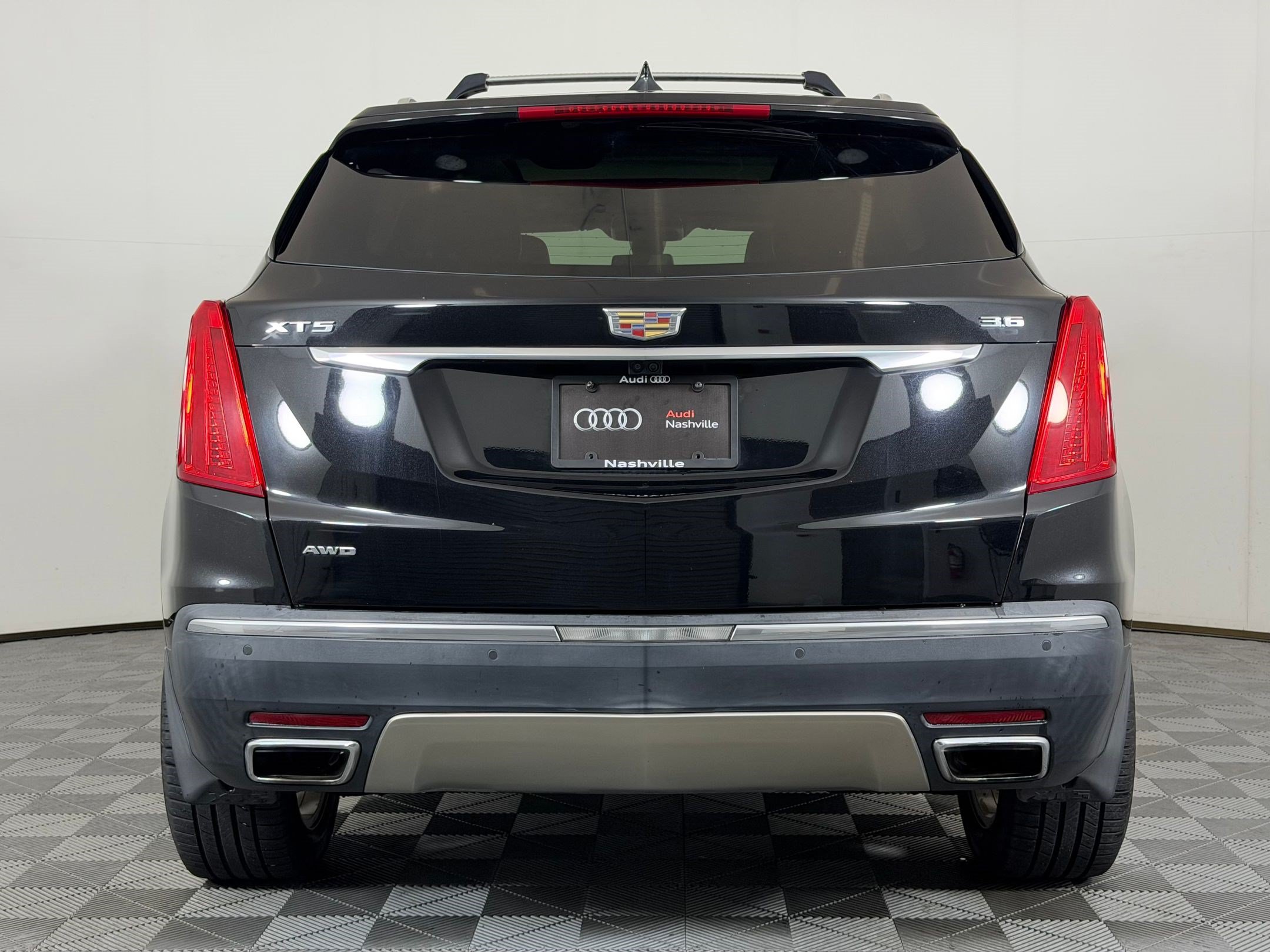 Used 2017 Cadillac XT5 Platinum AWD/4WD image 10