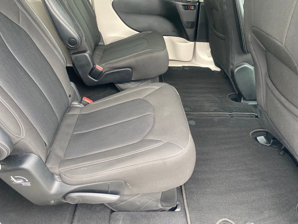 Used 2023 Chrysler Voyager LX image 21