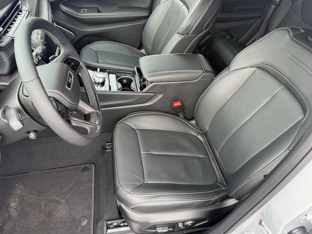 New 2025 Jeep Grand Cherokee Overland AWD/4WD image 31