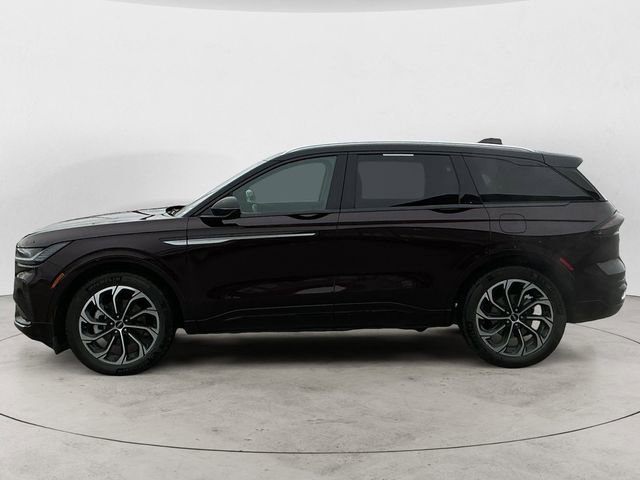 Used 2025 Lincoln Nautilus Reserve AWD/4WD image 2