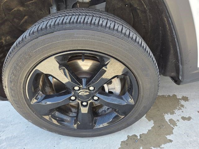 Used 2023 Jeep Grand Cherokee L Laredo image 26