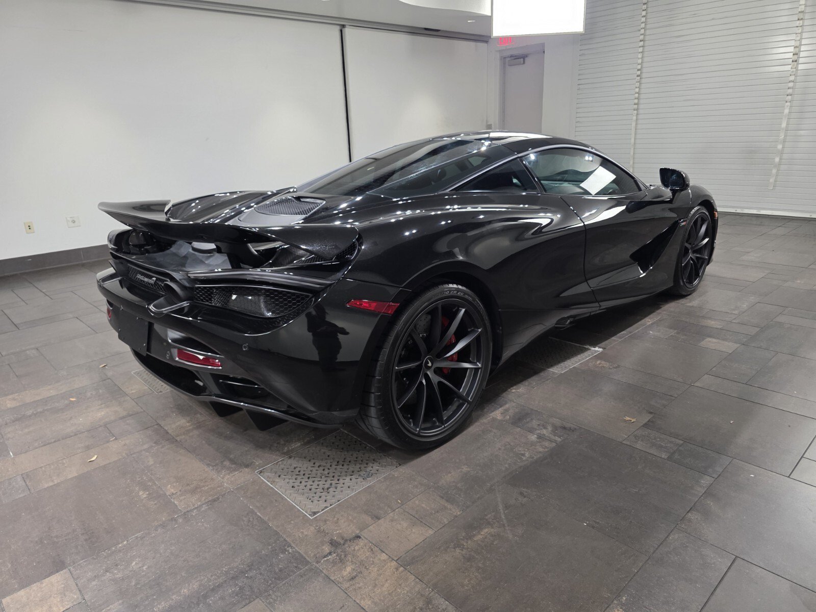 Used 2022 McLaren 720S Performance RWD image 24