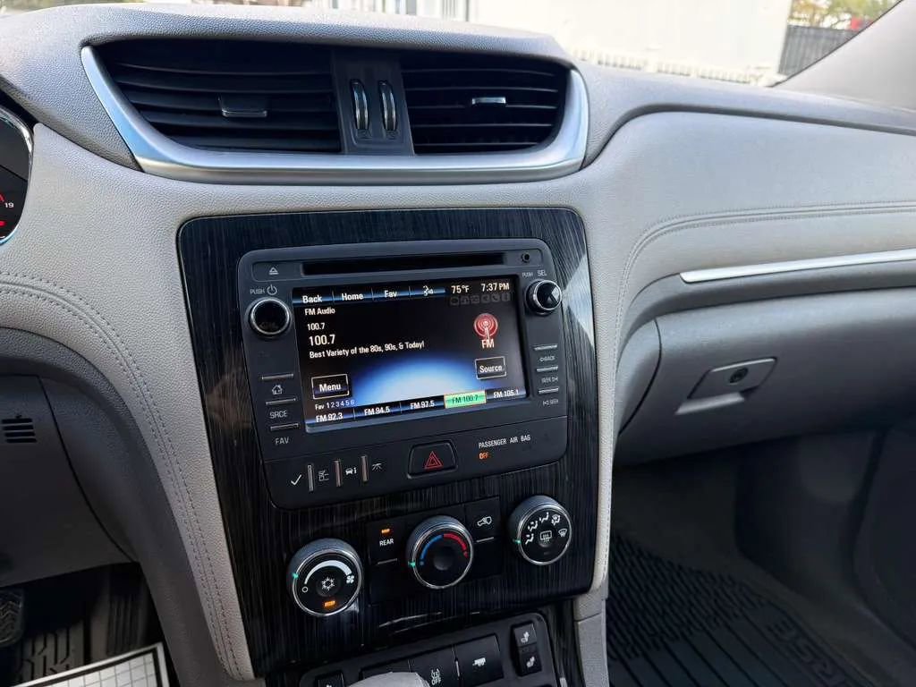 Used 2015 Chevrolet Traverse LT w/ Style and Technology Package AWD/4WD image 11