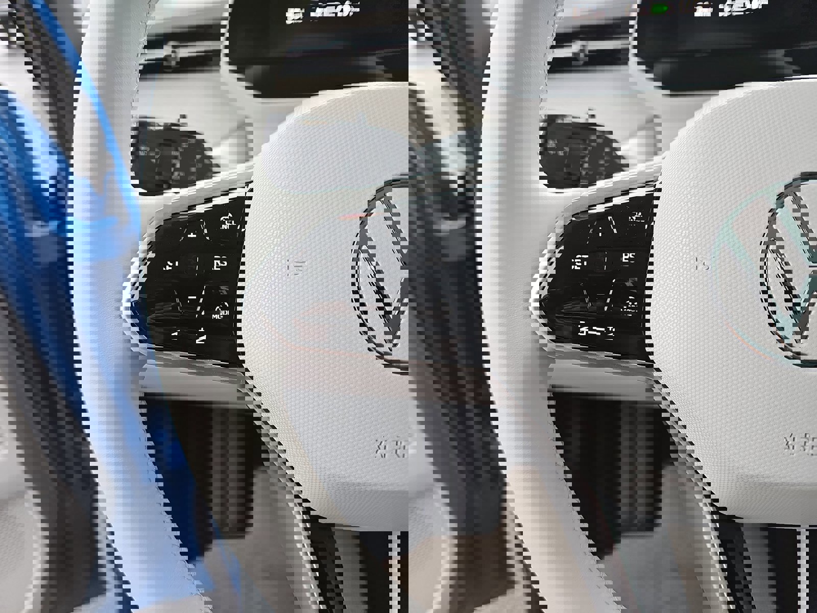 Used 2025 Volkswagen ID. Buzz 1st Edition image 18