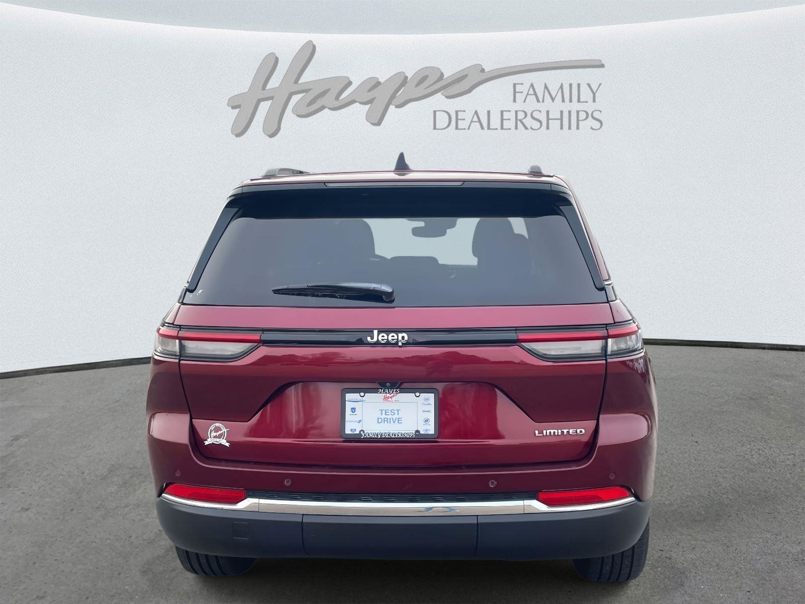 Used 2023 Jeep Grand Cherokee Limited image 4