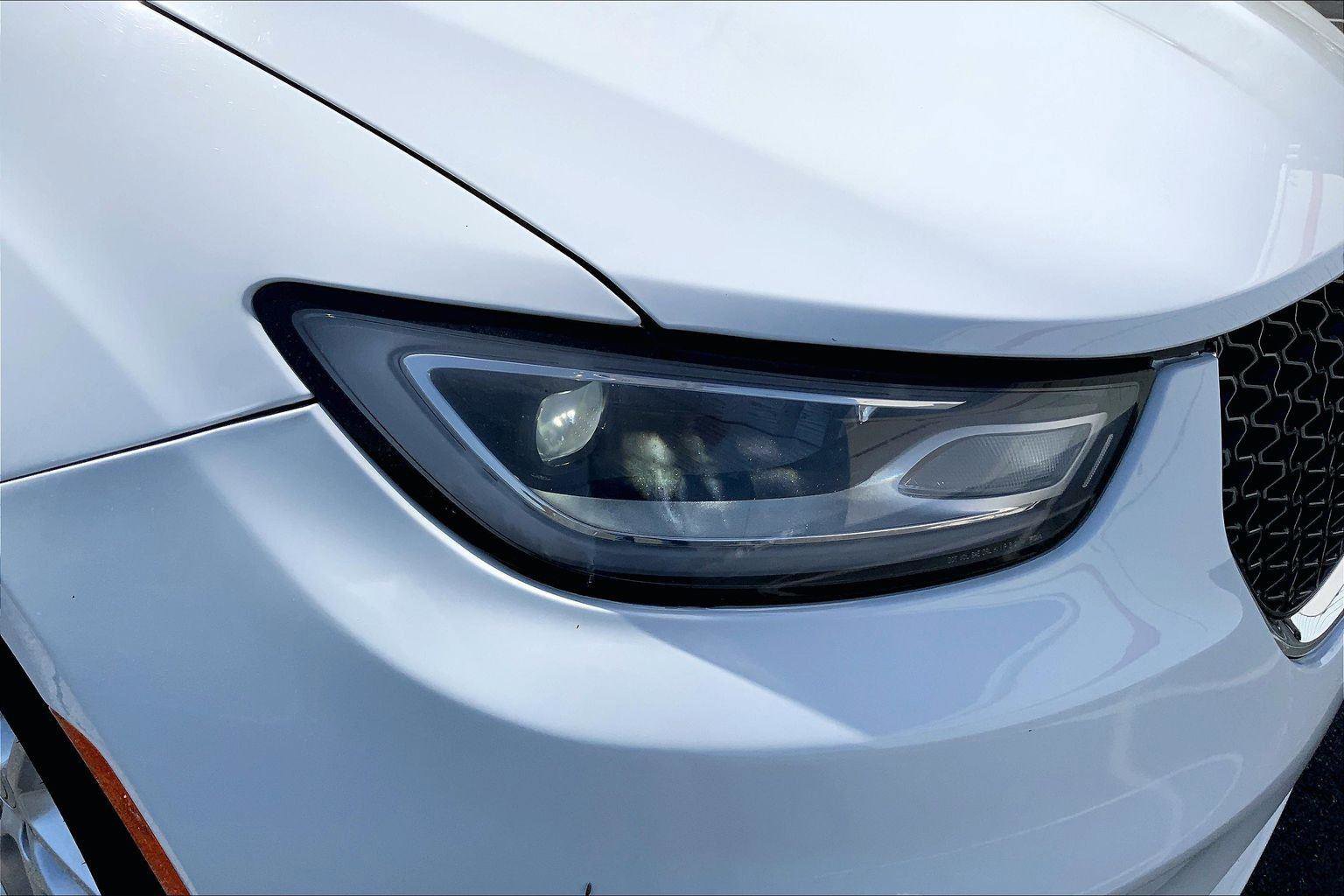 Used 2023 Chrysler Pacifica Touring-L image 28