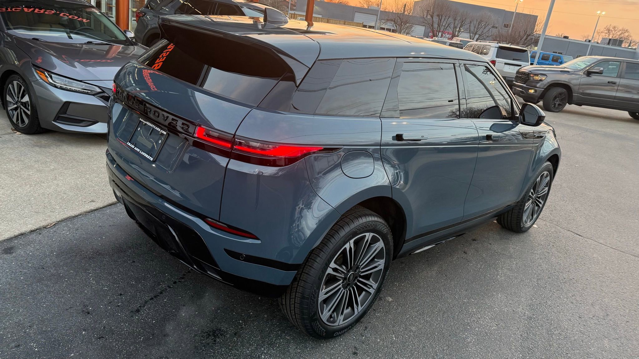 Used 2024 Land Rover Range Rover Evoque Dynamic SE image 4