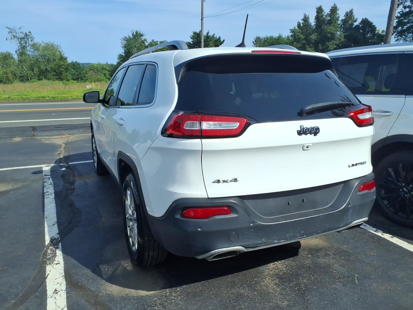 Used 2017 Jeep Cherokee Limited AWD/4WD image 5