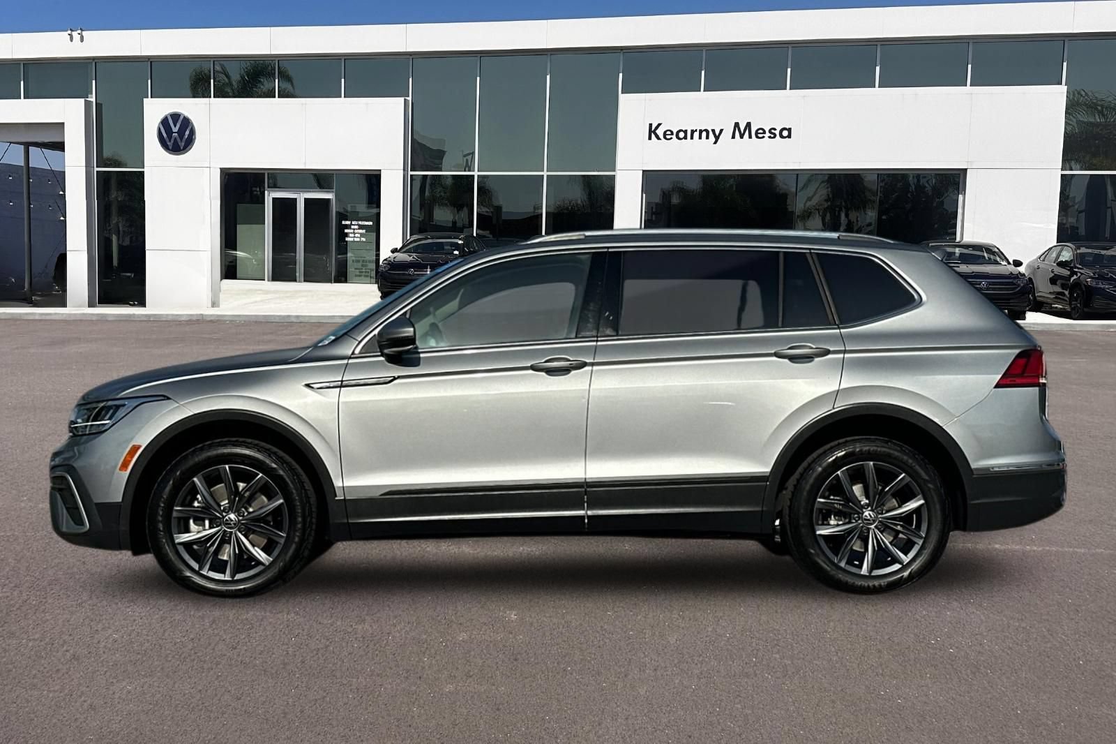 Used 2023 Volkswagen Tiguan SE FWD image 7