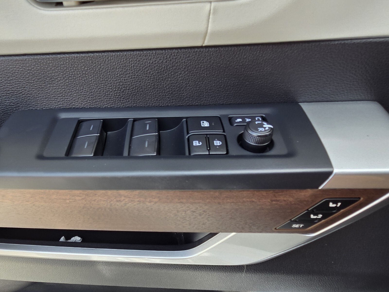 Used 2025 Toyota Sequoia Capstone AWD/4WD image 16