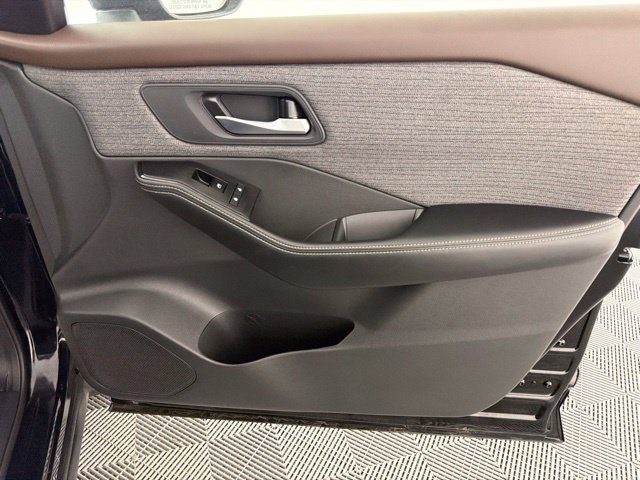 Used 2021 Nissan Rogue SV FWD image 34