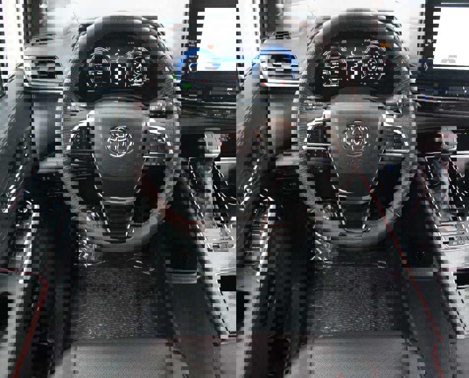 Used 2025 Toyota Sienna XSE w/ XSE Premium Package image 5