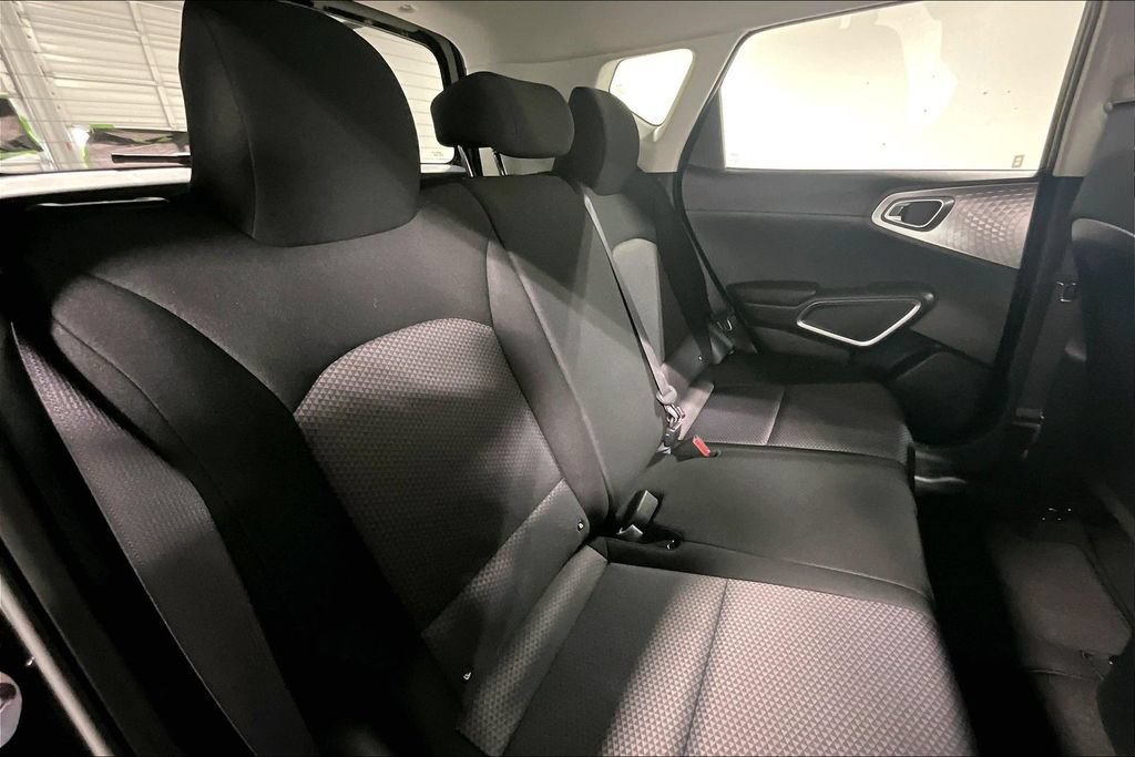 Used 2025 Kia Soul LX w/ LX Technology Package FWD image 33