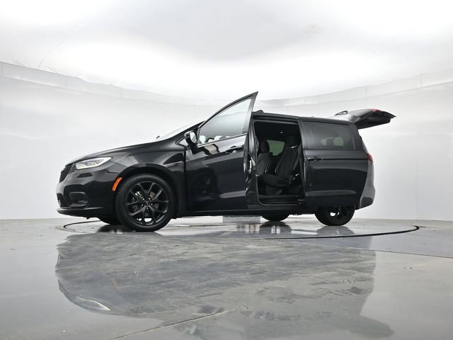 Used 2021 Chrysler Pacifica Touring w/ S Appearance Package FWD image 53