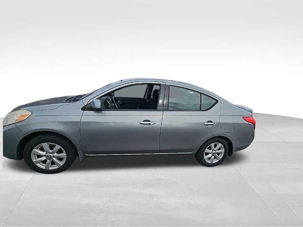 Used 2014 Nissan Versa SV w/ Convenience Package FWD image 4