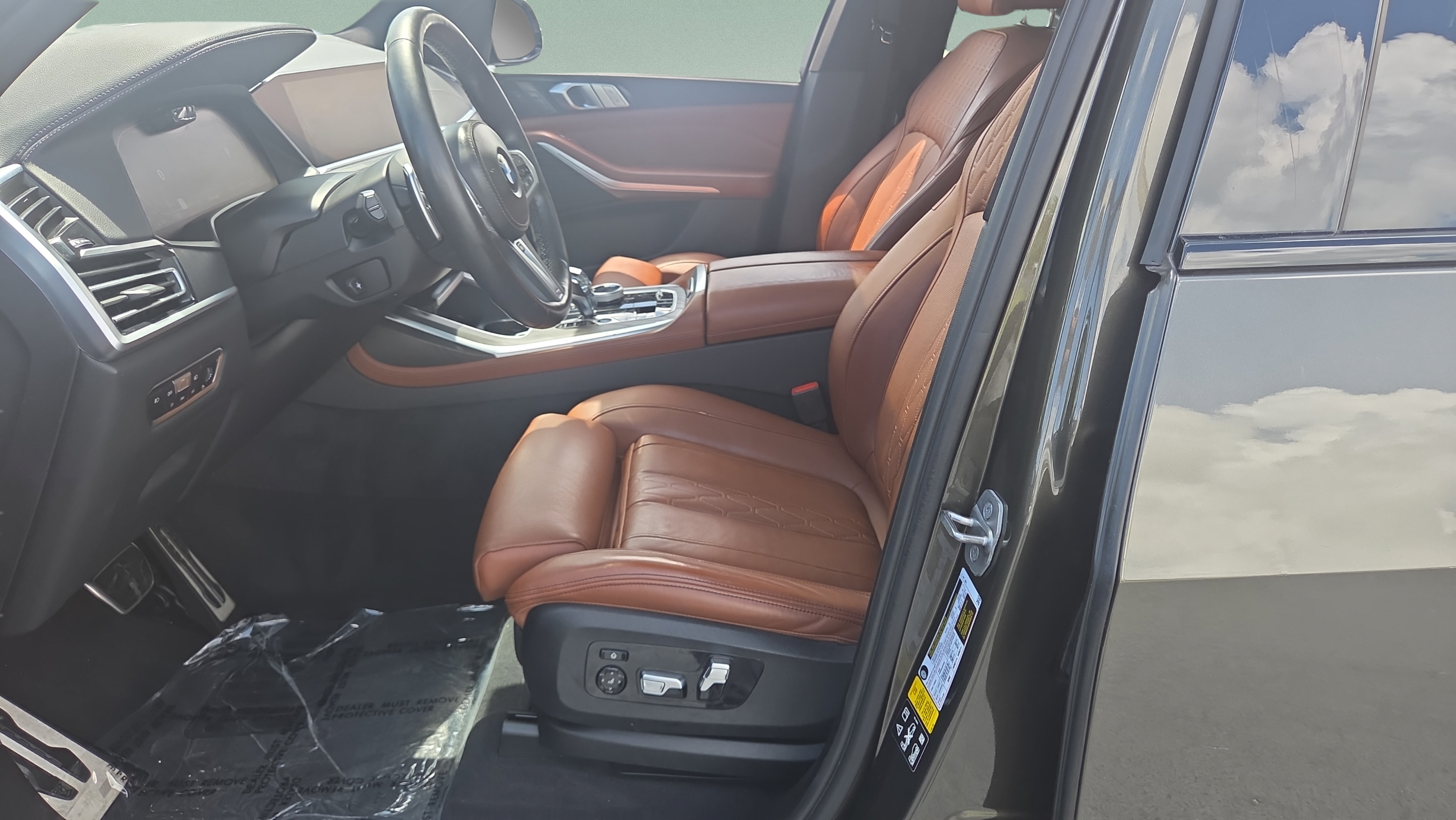 Used 2022 BMW X7 xDrive40i w/ M Sport Package AWD/4WD image 9