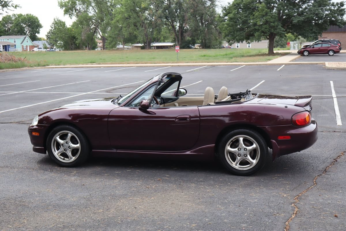 Used 2000 MAZDA MX-5 Miata RWD image 8