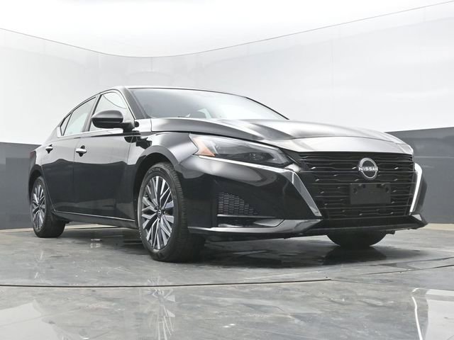 Used 2025 Nissan Altima 2.5 SV image 1