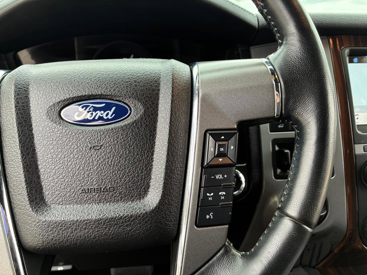 Used 2017 Ford Expedition EL Platinum image 32